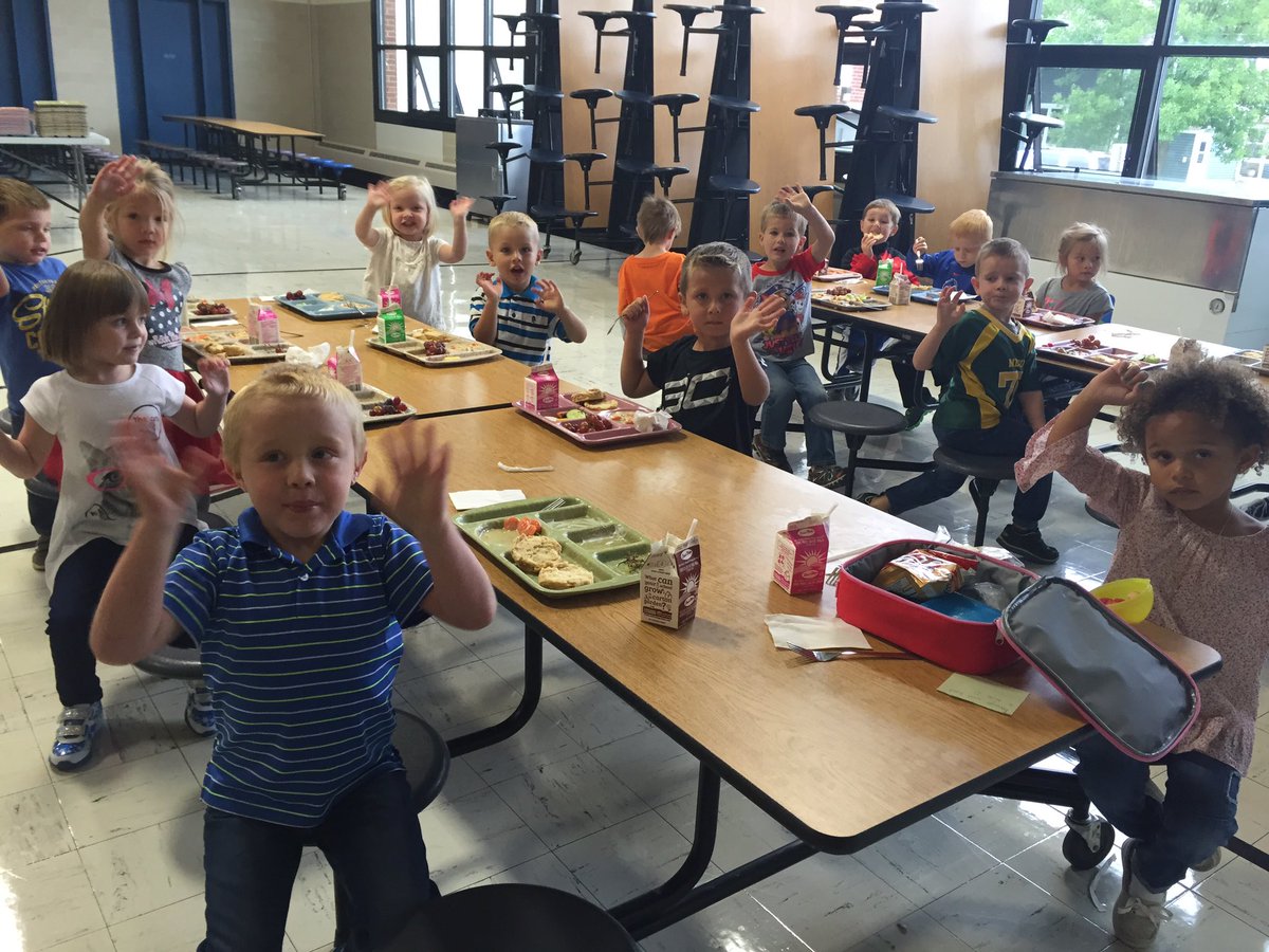 stormingin2prek's tweet photo. #firstdayofschool2016 #lunchtime #saycheese https://t.co/vBvbmmRhoa