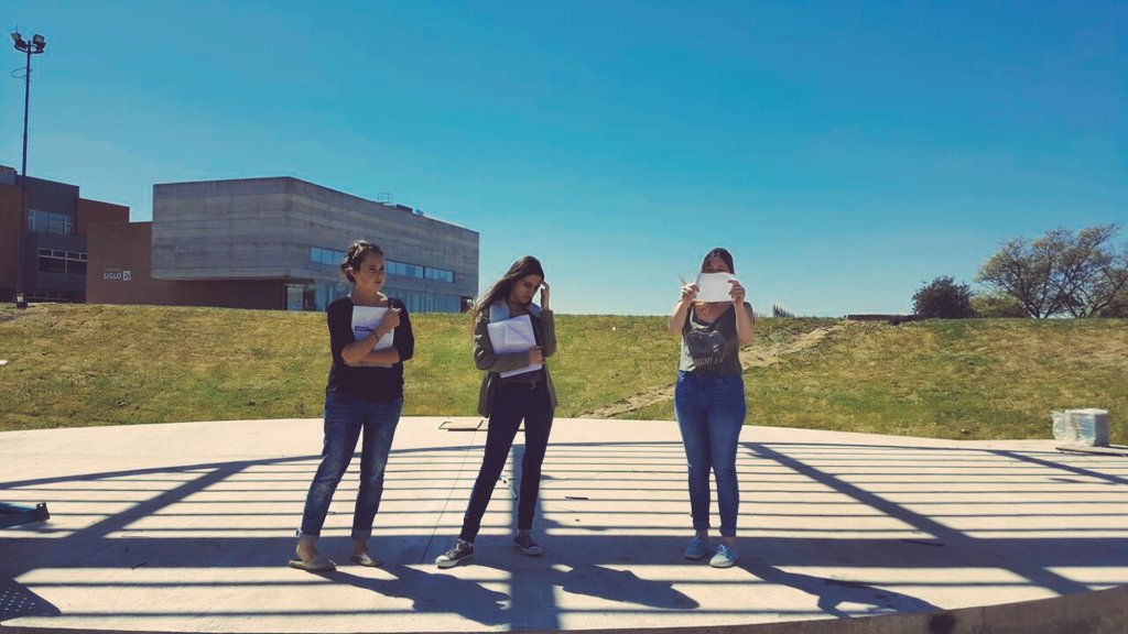 ClaudiaClaug2's tweet photo. Probando el #Anfitatro de @LaSiglo21 con los chicos de #ProblemasInternacContemp de la #LicRelacInternac https://t.co/Fa0wbY6c1u