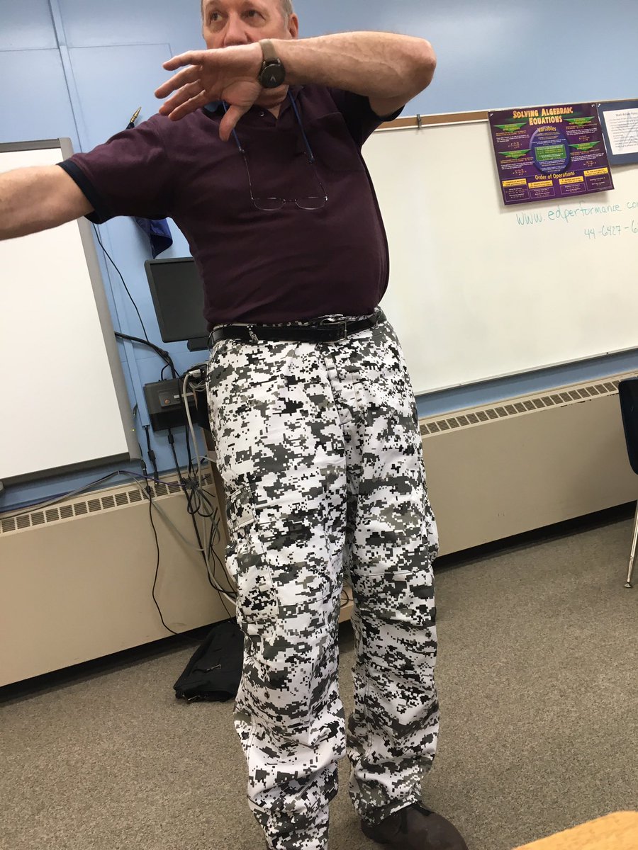 ZachHanson6's tweet photo. Pantless sub dabbing never seen it before🤔 https://t.co/9qvk20dhme