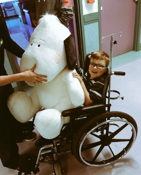 candicecook_83's tweet photo. ❤️Spoils from his Chemotherapy Nurse at today's treatment ❤️#langerhanscellhistyocytosis#gogold#childhoodcancer https://t.co/LBgA9YK6H1