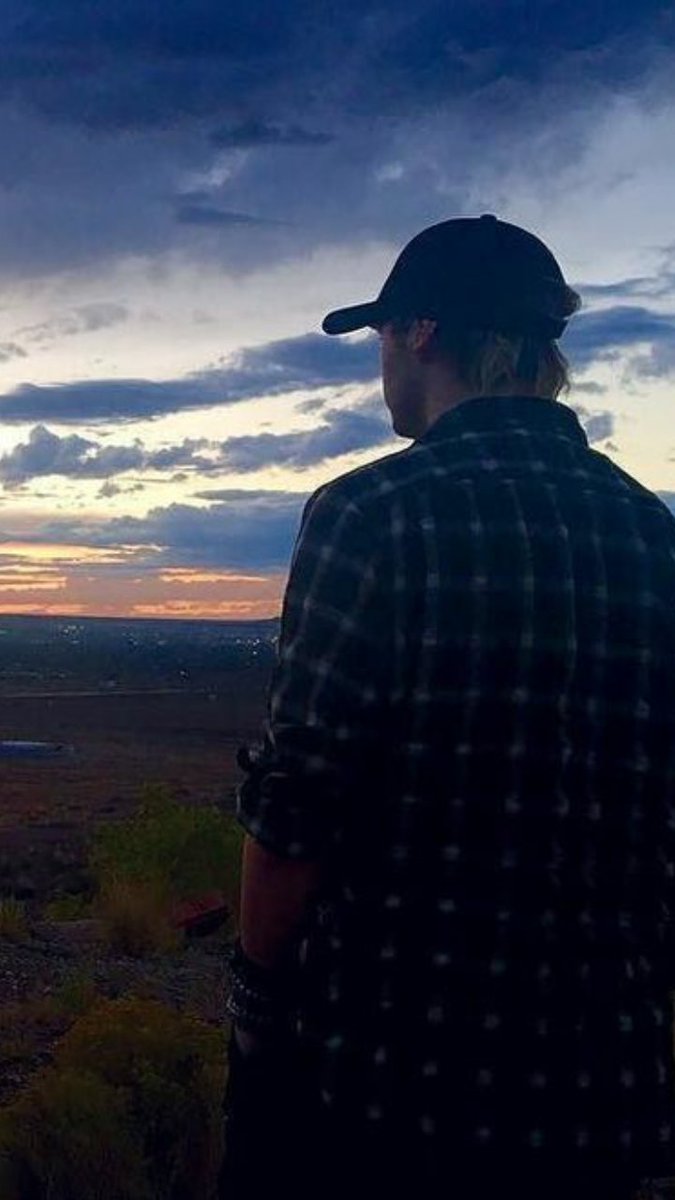 BiancaL79's tweet photo. I have respect for Michael
He plays amazing on his gitar
He has a beautiful voice
He is beauty+cutie #RespectMichael https://t.co/THgl0CkuDY