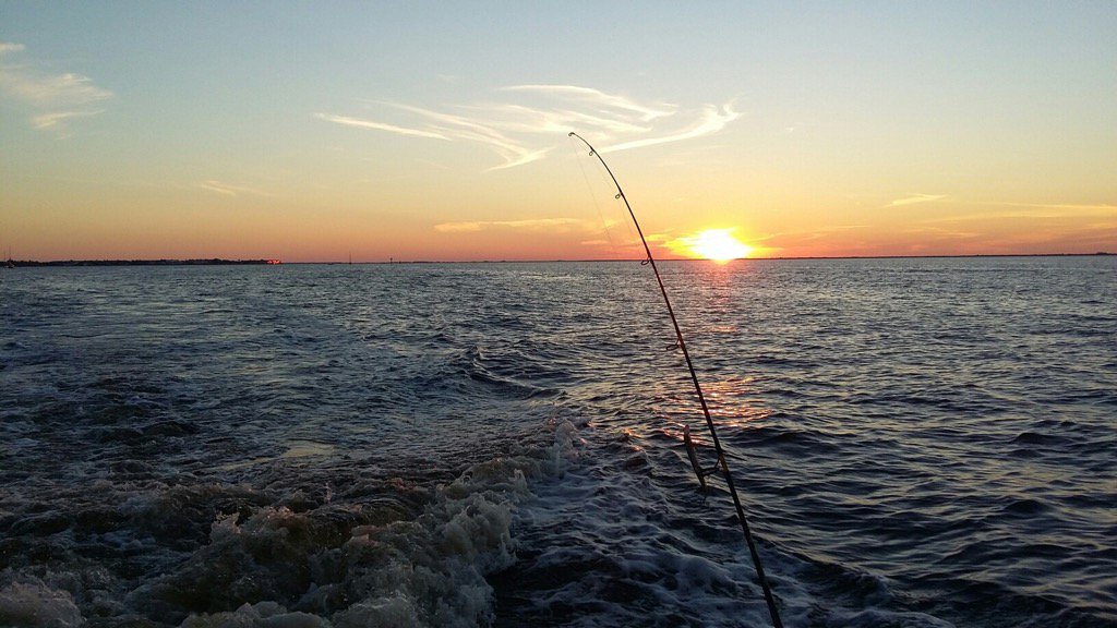 Sunset fishing 🌥🎣👍🏻 #bocagrande #driftfishing #wreckfishing #sunset