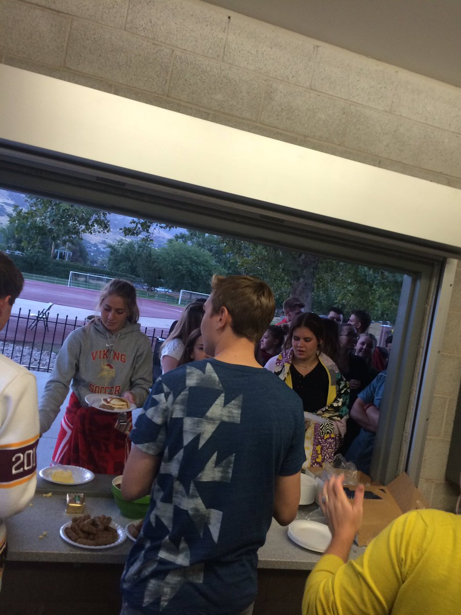 VHS SENIORS 2017 tweet media