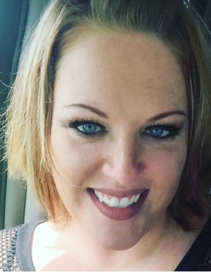 trendalert411's tweet photo. 8 a.m. work look. Wearing @theesteeedit Up & Out Double Mascara, and Pore Vanishing Stick #Editat8 #beauty #makeup https://t.co/tsSe1pesS2