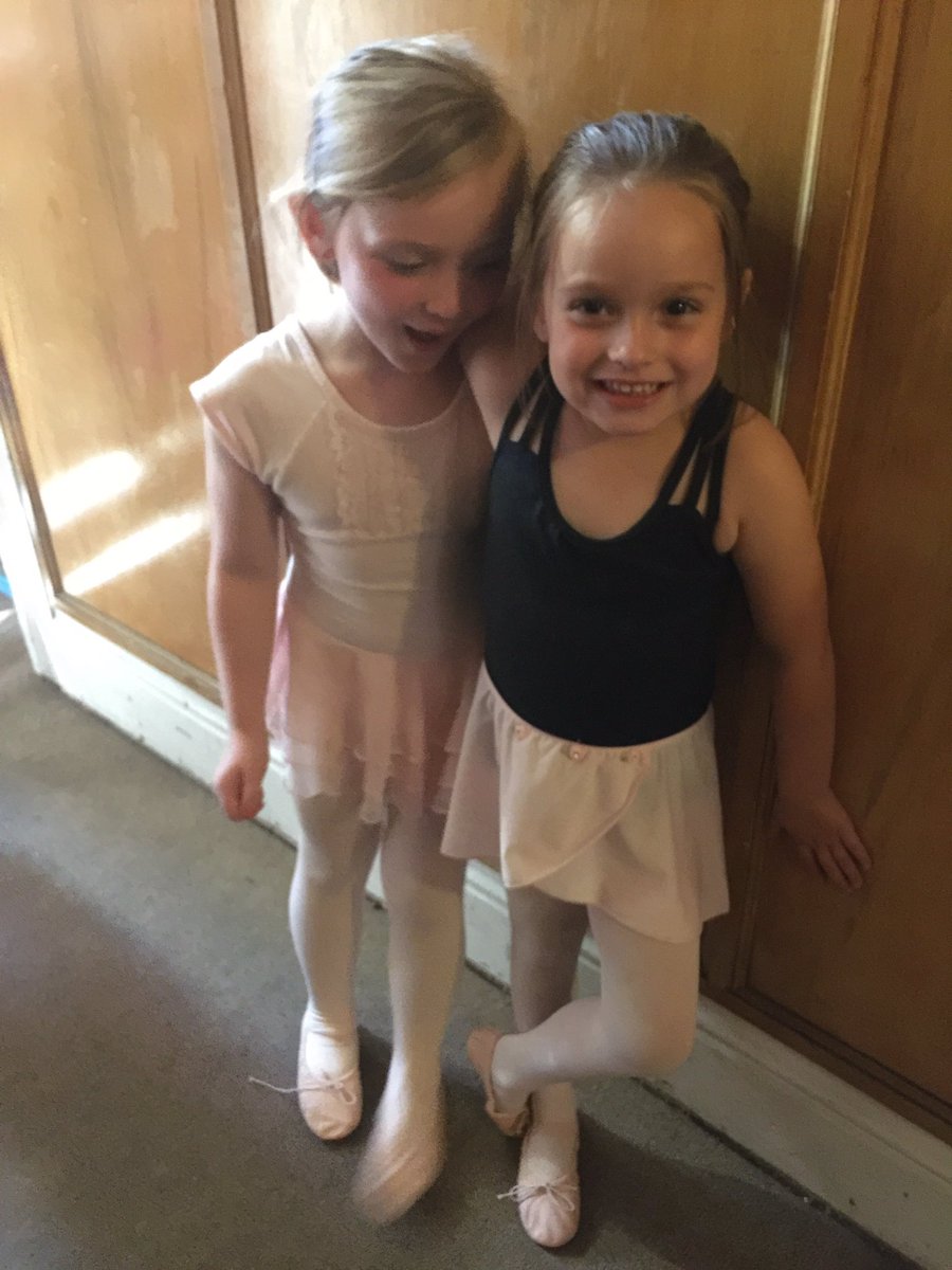 beccamoorecw's tweet photo. It's the simple things in life...like when you realize your best friend is in #ballet with you #dance #studio136 https://t.co/60c9uSfKpZ