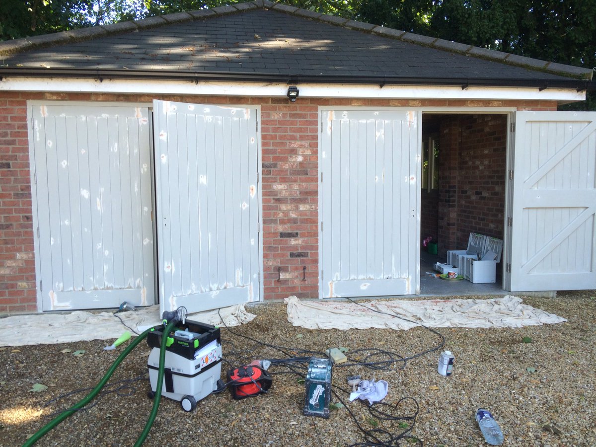 decor_mr's tweet image. @ZinsserUK allcoat satin . So good on woodwork . @repaircareuk