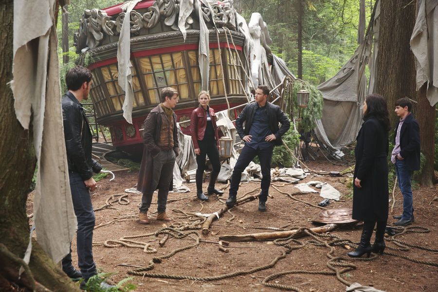 OnceABC's tweet photo. The Land of Untold Stories makes quite the entrance into Storybrooke. https://t.co/mRWApGJMVe