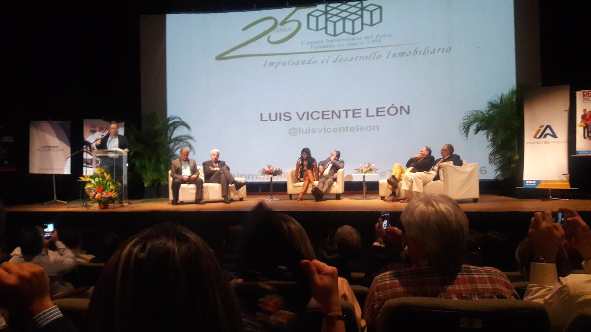 SoreVal8's tweet photo. Ahora con @luisvicenteleon en el #talkshow2016 #talkshowmaracaibo https://t.co/PbGVs5IfX3