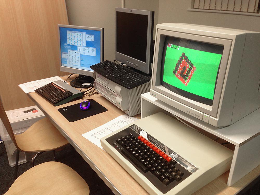 Tom_WFS's tweet image. Well done @RPi_Stuff for another great #Rjam event. My #RISCPC let its self down badly, the issue.. VRAM fell out!