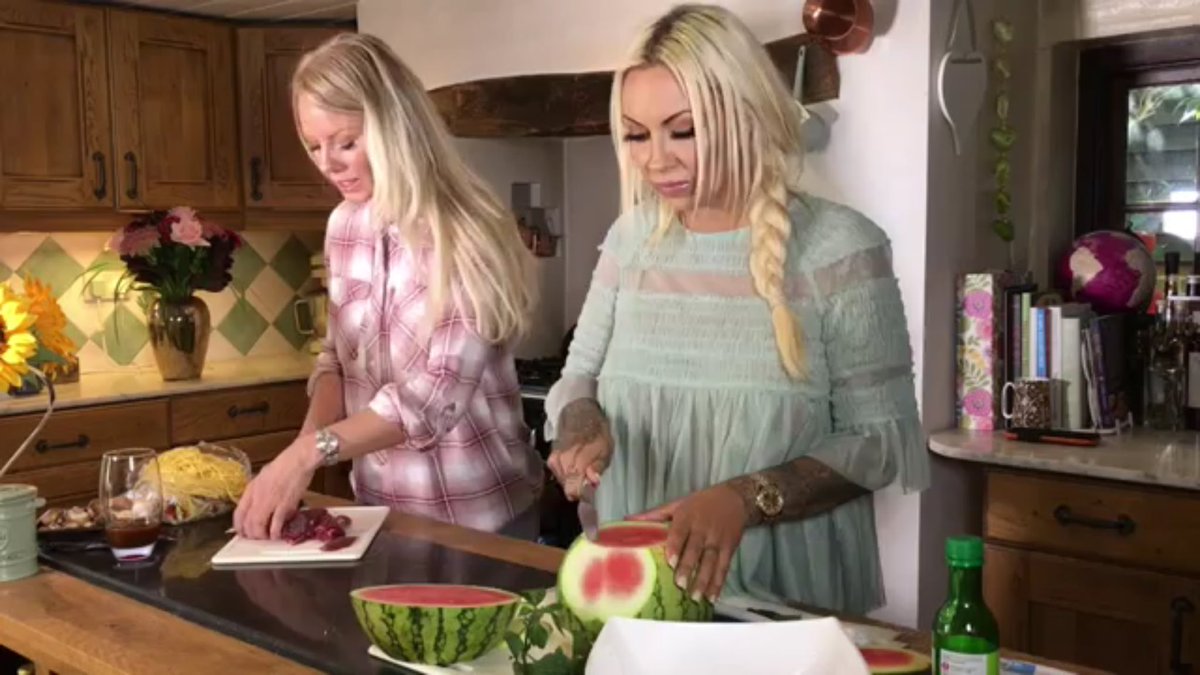 rachelhunts's tweet photo. Now go watch our YouTube video! https://t.co/S5UcU4w2D6 #JodieGoesHunting https://t.co/n4Cw290KBr