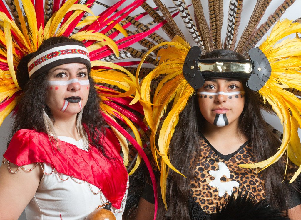 Rhythmix1's tweet photo. Photographer #AndyFrazer captured something real.. See Tezkatlipoka's power within and behind the feathers #RRW2016 https://t.co/6la7tWxtDF