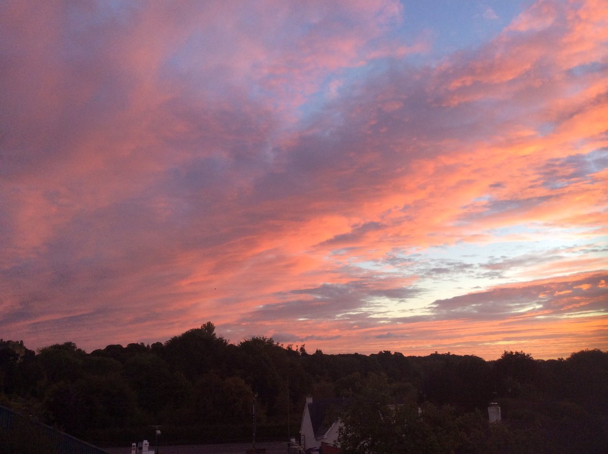 CUPCork's tweet photo. Beautiful sky tonight outside blarney church as we met to be trained as teams to run @alphaireland courses in Cork https://t.co/H2D2ysaYnZ