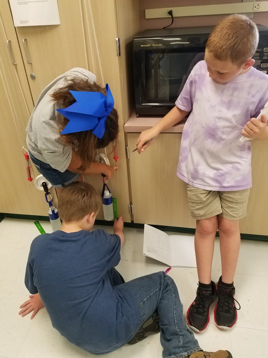 msdavis3rd's tweet photo. Scientists hard at work! #BagdadPride https://t.co/onYlq4IFXj