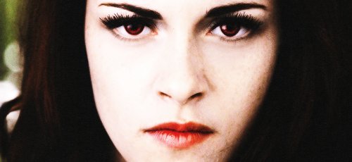 RPattinson60's tweet photo. Vamp Bella! #HappyBirthdayBellaSwan https://t.co/nKhMq684vW
