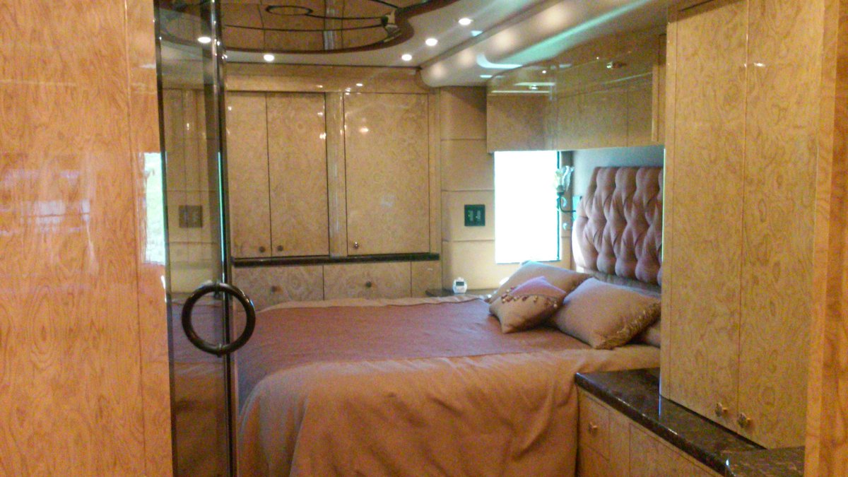 FranchiseRvMaid's tweet photo. I ❤ my job #RVMaids team of two detailed this #Prevost interior for 3 hours Wow, what a pleasure #RVLife #MONEY #RV https://t.co/P3R9eo7ME9