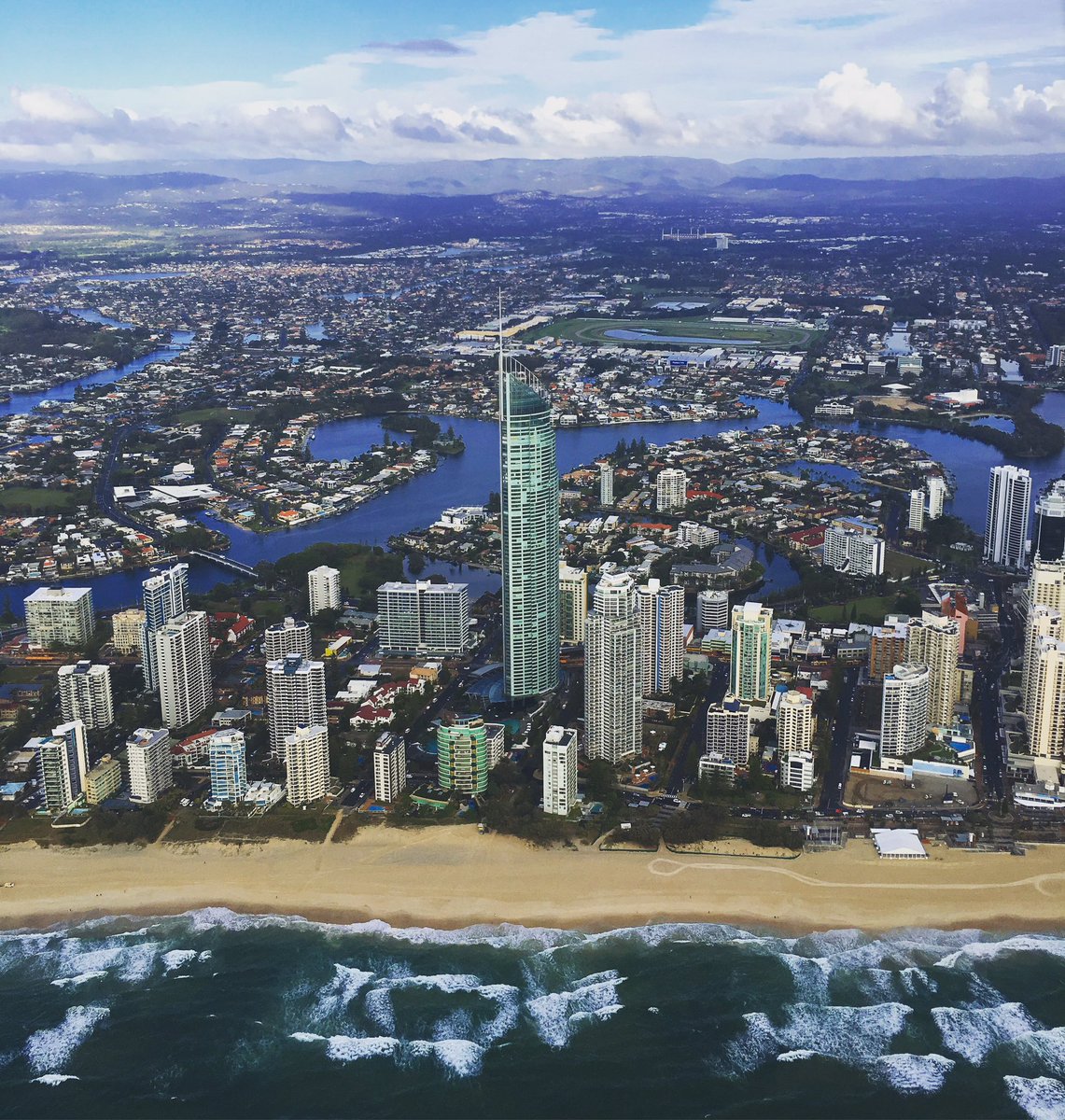 MrSamMac's tweet photo. Morning! My view from Westpac Rescue Chopper
on The GC. @lifesavingqld camera:iPhone6S Lens:Standard #ProfeshPhotog https://t.co/umIaOc6Agg