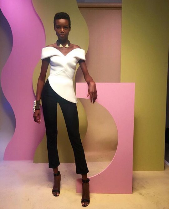 BESOSVINTAGE's tweet photo. #NYFW Loving this Look #timeless https://t.co/pyhGVe1Svh