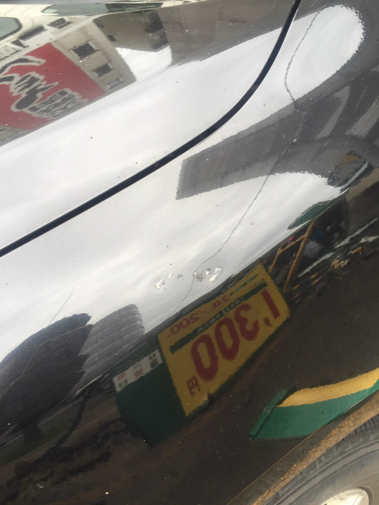 駐車場に車止めて帰ってきたら、駐車場が大爆発をしているという...www