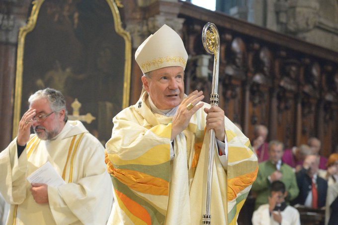 Notre - Notre très cher Saint Père le pape François reçoit les familles en deuil CsRTCE8W8AA-Y_8