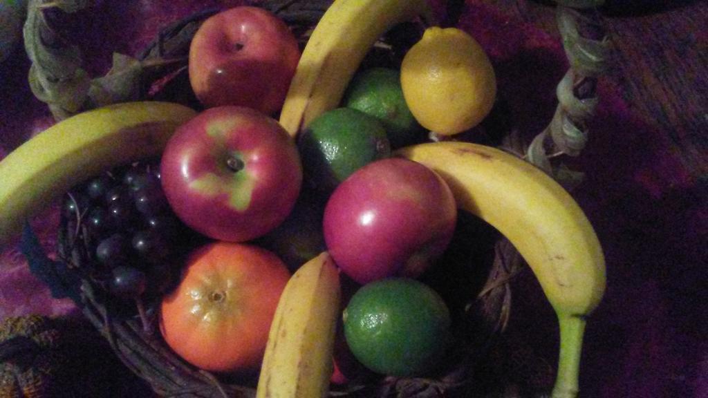 DoreneShaver1's tweet photo. My favorite #fruit in my #country frimuit basket is definitely the early mac #apple🍎 oh year its the season ❤💚 https://t.co/1xGWxapFIY