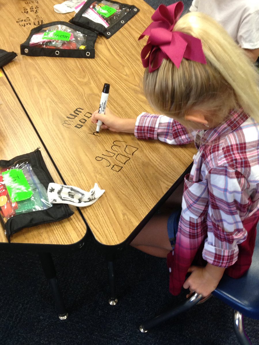 alanizfirsties's tweet photo. Building our spelling words &amp; counting the sounds! #rannlearns https://t.co/VrsM7xN6nS