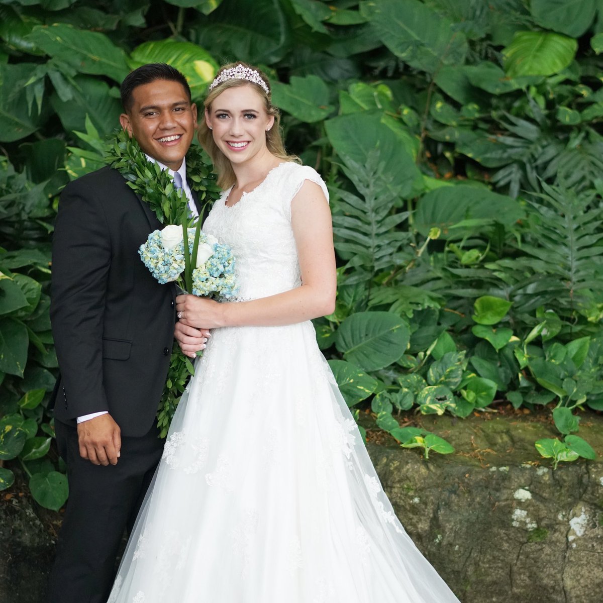 sarahkelii's tweet image. Today marks ONE MONTH of marriage with this guy @traysonkala! #eternitytogo