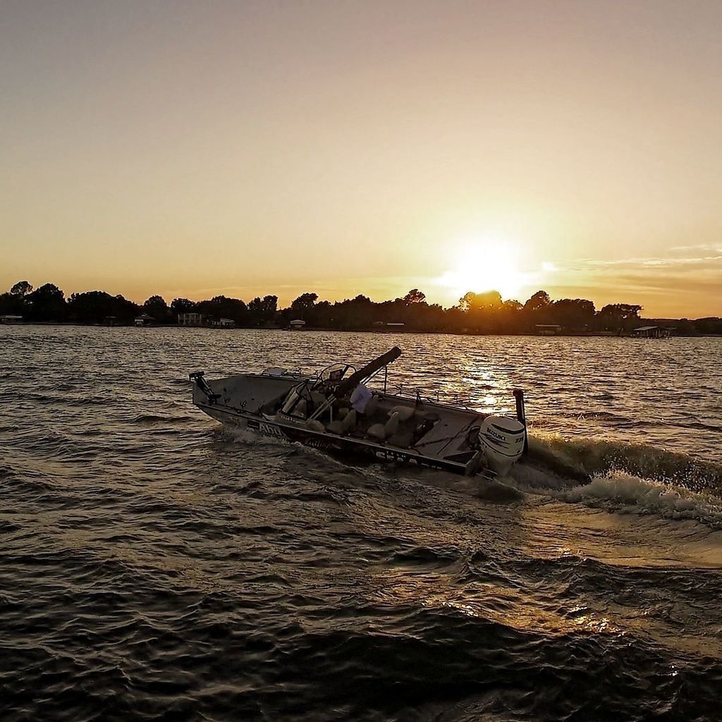 CatchCatfish's tweet photo. Hammer down on some big cats in the SeaArk ProCat 240 #Catfish #Catfishing #CatfishEdge #TrophyCats #MonsterCats #S… https://t.co/MO8QSMwVCo