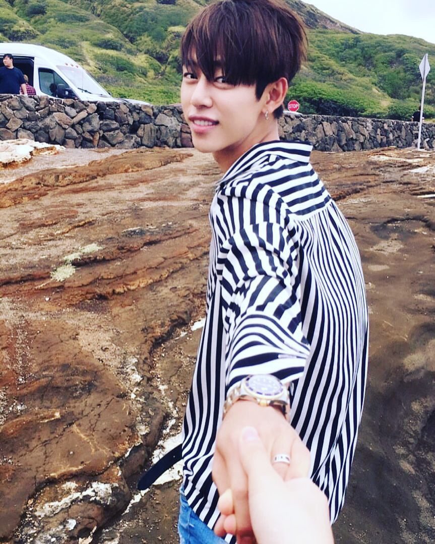 ZELO_THAILAND's tweet photo. โอ้โหค่ะนี่ พี่น้องเขาเดินเล่นกันแบบนี้ก็ได้หรอคะ 😭😭😭😭😭😂😂😂😂 https://t.co/JLpj2hzkqL