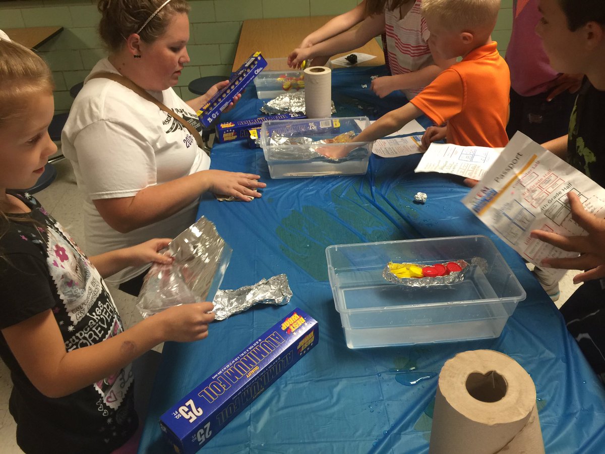 M19_MES's tweet image. Family STEM night! What a great evening for families!