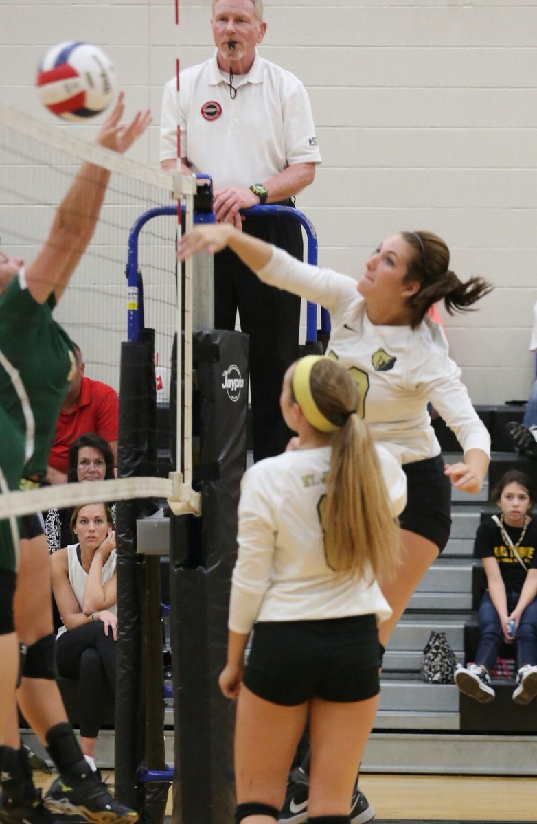 pageplaybook's tweet photo. Mt. Juliet takes first set over Gallatin 25-20. https://t.co/TdZs2oeJx7