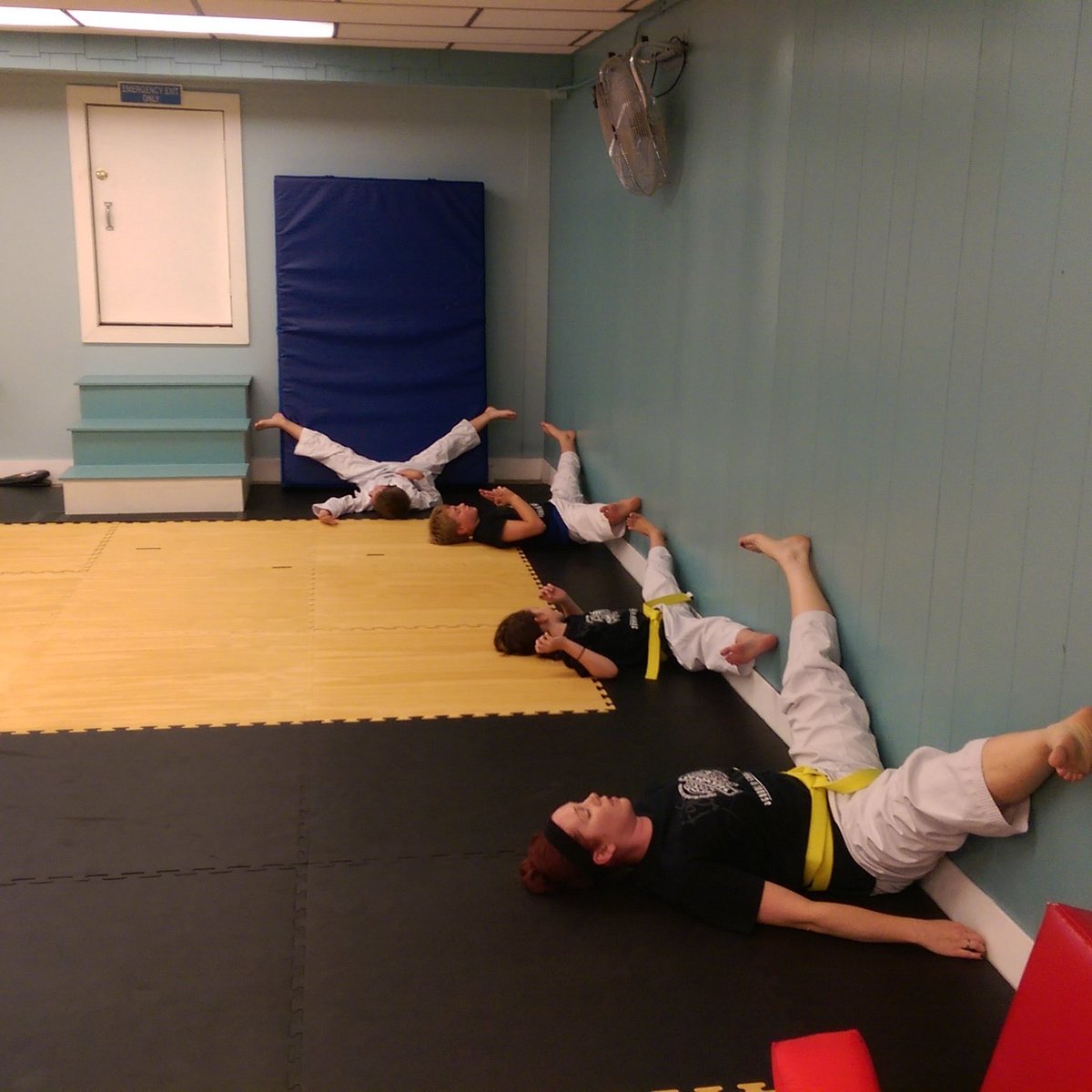 WTAAnnadale's tweet photo. Working on the splits. Some of you will be there by the end of the month. #splits #martialarts #WTAAnnandale https://t.co/7L6EwTTen5