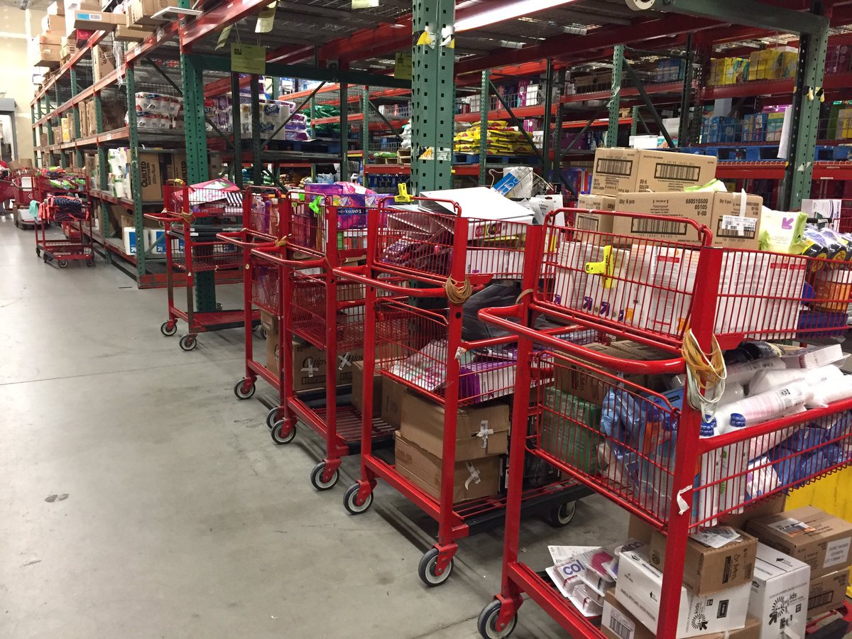 #sharkfrenzy 25 extra vehicles = full and zoned floor!! <a href="/StreuBryan/">Bryan Streu</a> <a href="/meteyard/">yard88</a> @rankin_logan <a href="/adriennelebo/">Adrienne Lebo</a>