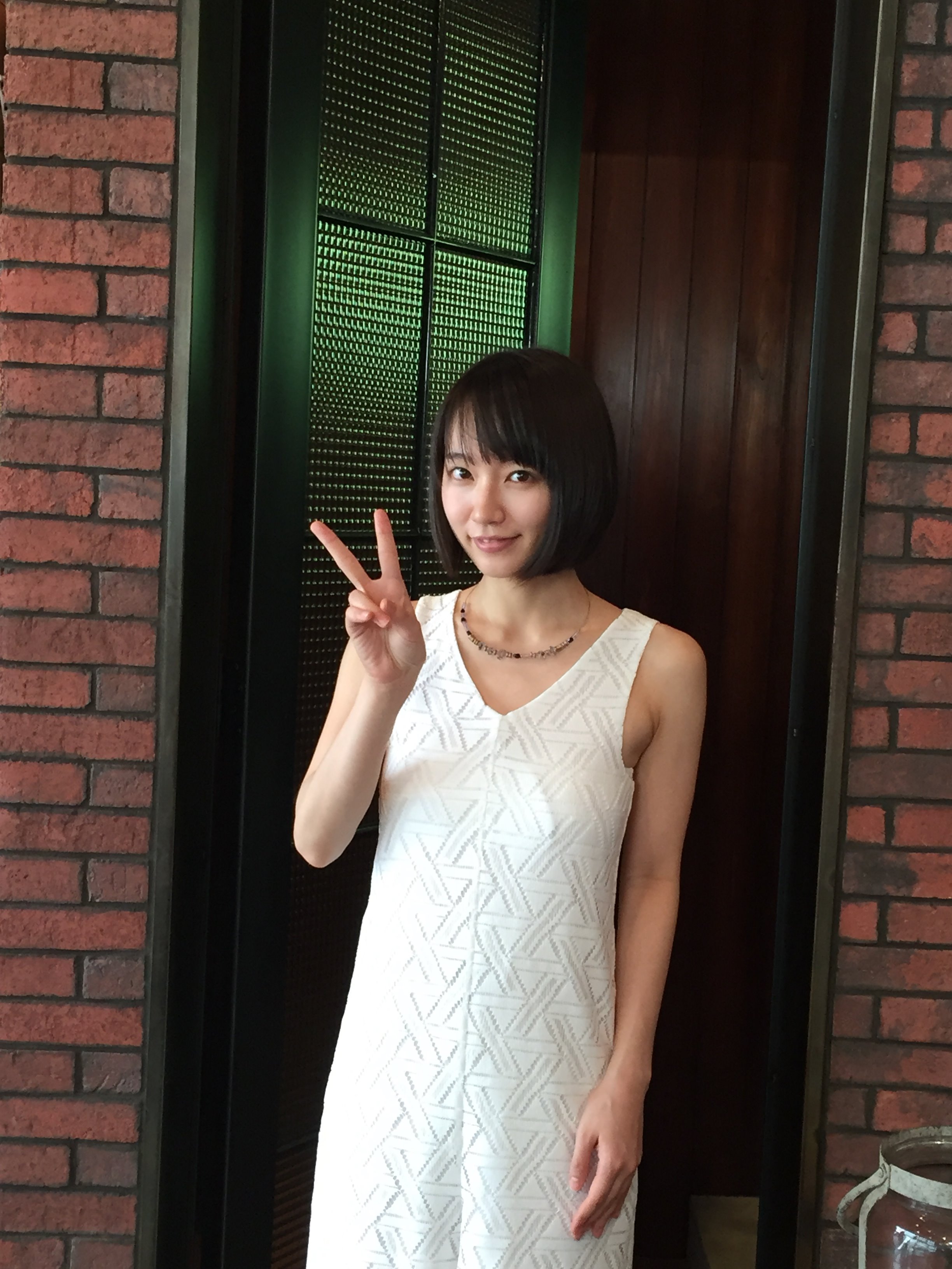 Twitter 上的 公式 3人のパパ 10 4dvd発売 早速 おじさんなのでうまくつぶやけません とにかく吉岡里帆さんのファッションショーが始まります まずは真っ白ワンピース ワンピースだけにピース 死幣 Tbs 死幣24時間チャレンジ 最終回は今夜0時10分