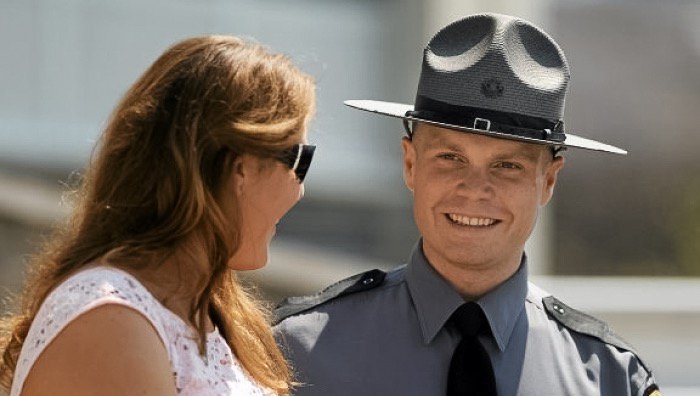 полиция в засаде. полиция в засаде. полиция в засаде. полицейские засады. полиция креативные.