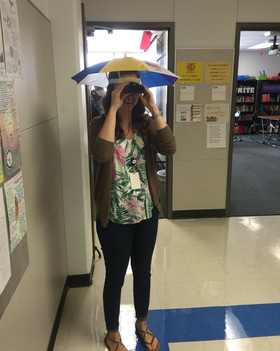 MsBjerkesClass's tweet photo. @MrsPoesClass rockin' Tourist Tuesday! #spiritweek #nerdybutweloveher #umbrellahat https://t.co/zBwV9rv55h