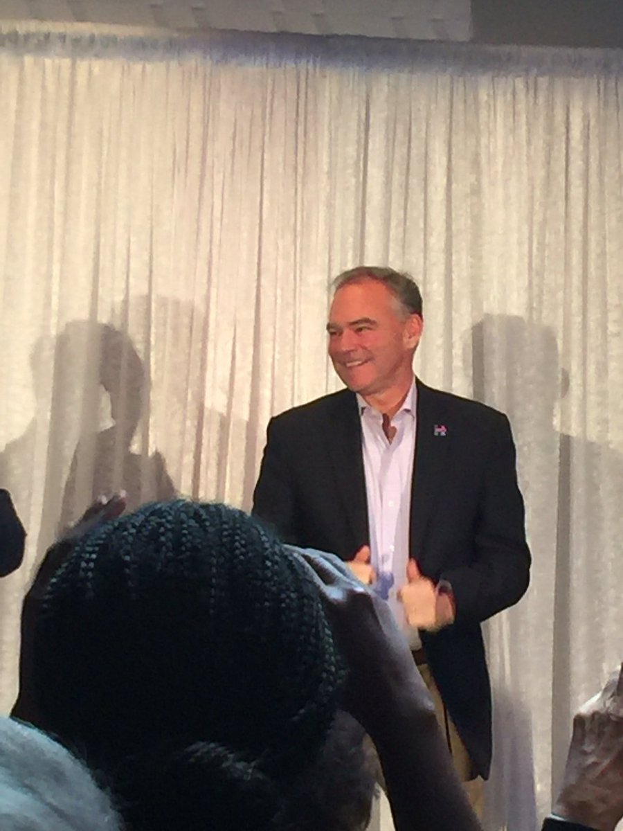 CashmanKia's tweet photo. Download the HFA app, learn facts, share info &amp; you too may get to win tickets to an event! @HillaryforMN @TimKaine https://t.co/zaeanYaKLt