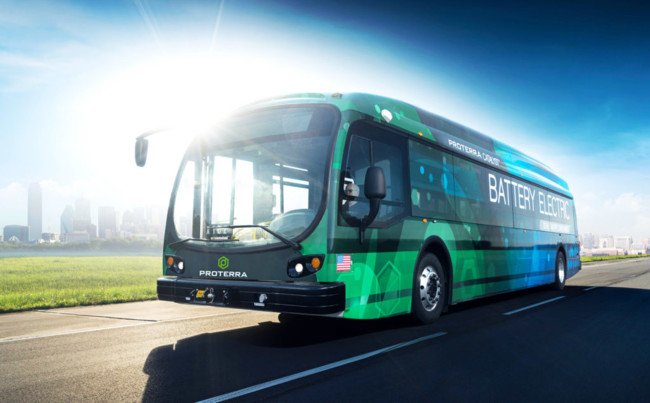 xataka's tweet photo. Este autobús eléctrico tiene una autonomía de 563 kilómetros por carga y circulará en 2017 https://t.co/GxJcEhCpq9 https://t.co/KZatka02mg