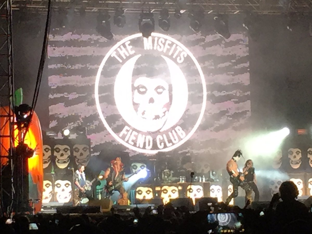 HSeminiano's tweet photo. Great show and ending to the Denver Riot Fest! @themisfits #Misfits #riotfestdenver https://t.co/Z8ux8Ck3Bd