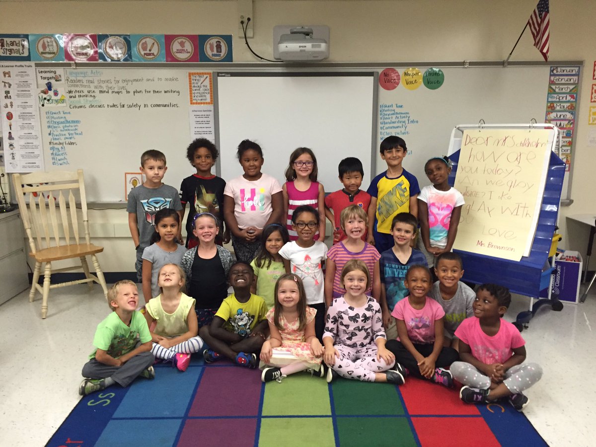 LAES_brownson's tweet photo. @LakeAnneEs The PM classroom community ! #wehavefun #thatnotethough #handwritingunit #myfirsties https://t.co/4K39QkIYfp