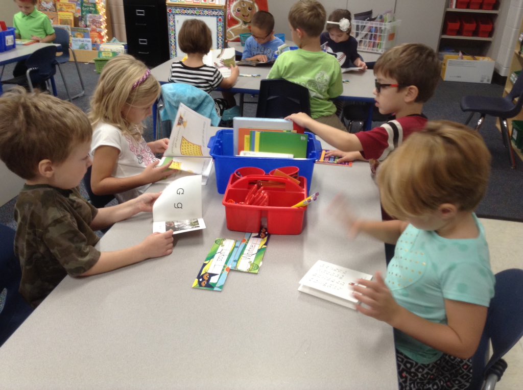 SlusherKinder's tweet photo. I can turn pages carefully! #readerpower https://t.co/JFcgOIAaTD