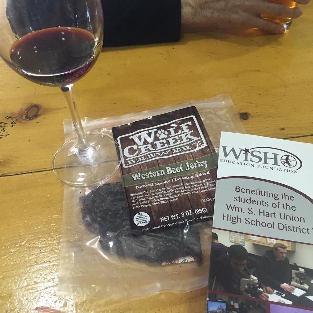 evewine101's tweet photo. First course at @wolfcreekbrewery #communitypints paired soon with @alesiahumphries and @s⦠https://t.co/tnTYVEZ1aH https://t.co/uzbCmon4cf