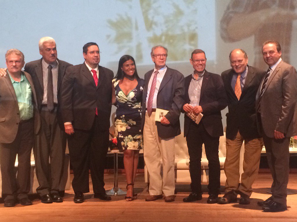 martinipietri's tweet photo. Qué buena actividad de la @CamInmobiliaria con su #talkshow2016   Felicitaciones Penélope de lujo. !!!! https://t.co/VDweLbaoD3