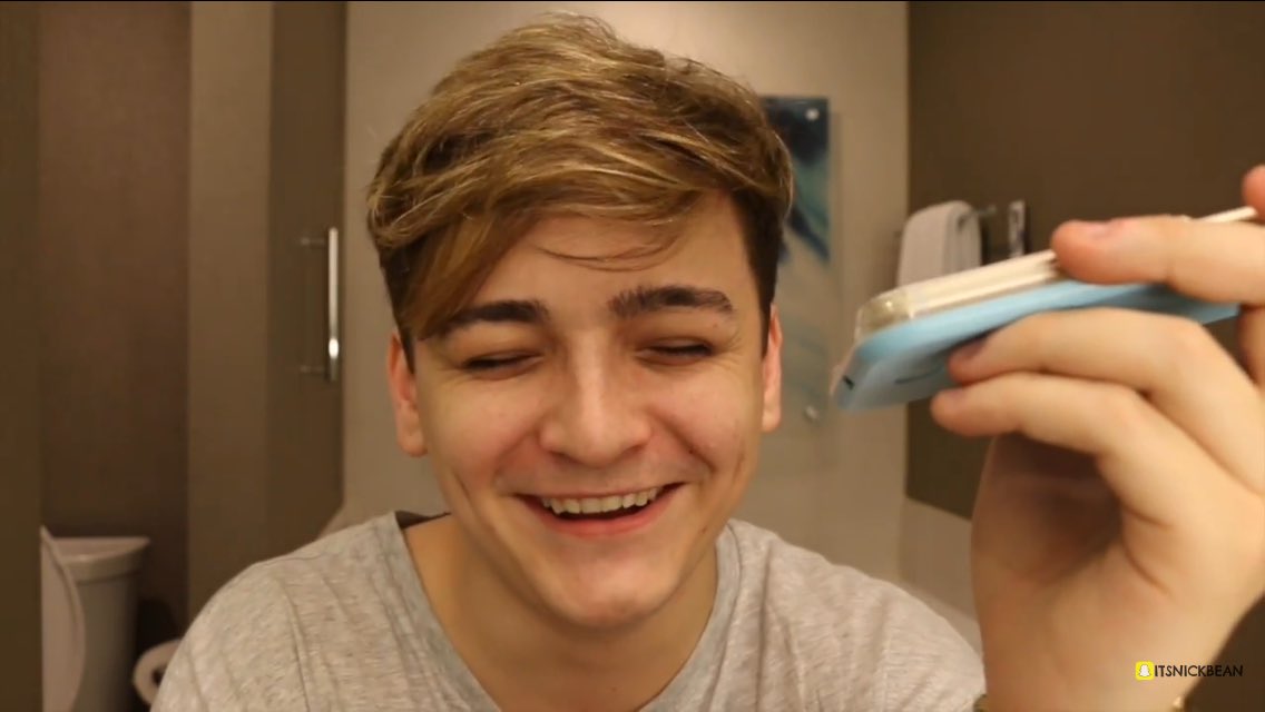 TEMPTEDZACHARY's tweet photo. blessing your tl of this gorgeous angel #itsnickbean @ItsNickBean https://t.co/AAuGTiCExB