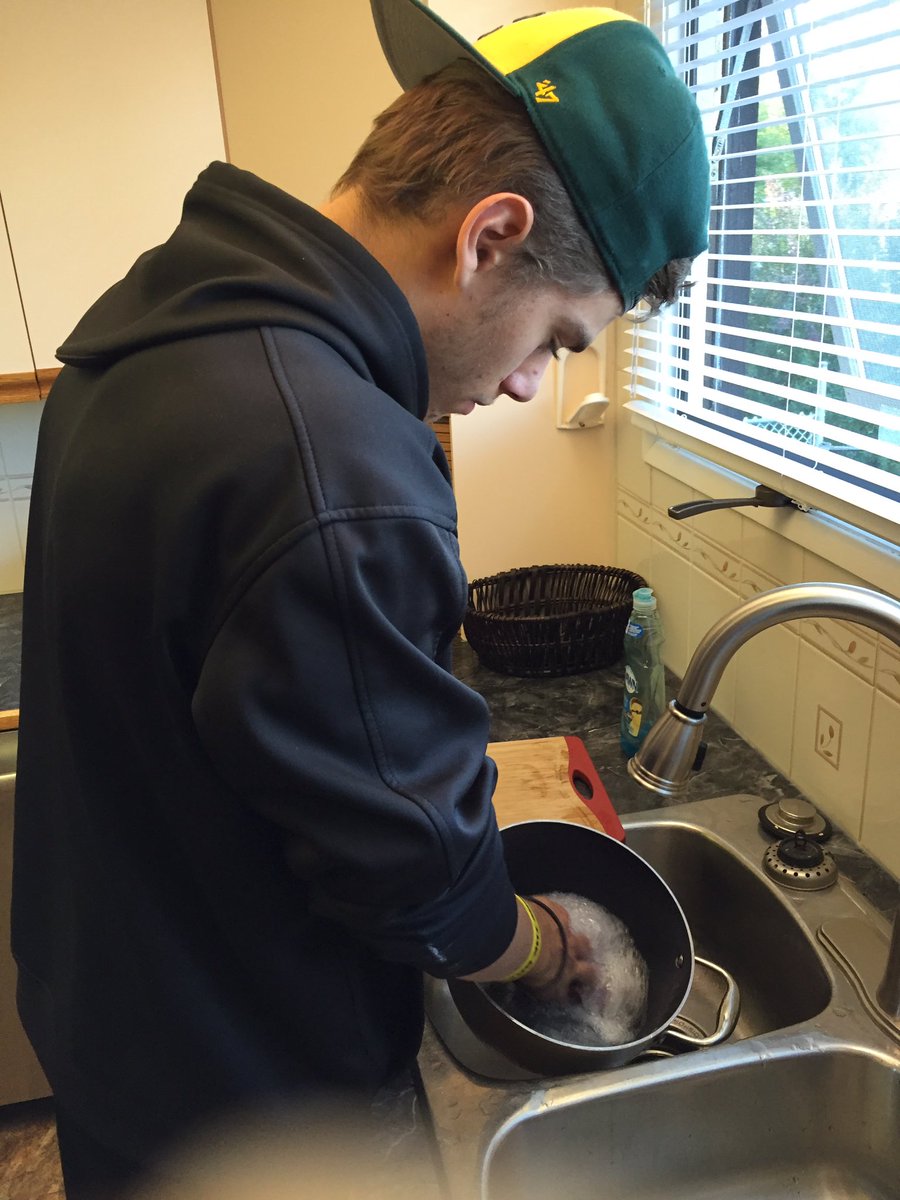 barker_braydon's tweet photo. @linnell_logan and I doing the dishes for the billets #RowTheBoat #SweepTheSheds #thankfulforbillets #WeRowAsOne https://t.co/BakybCdwtL