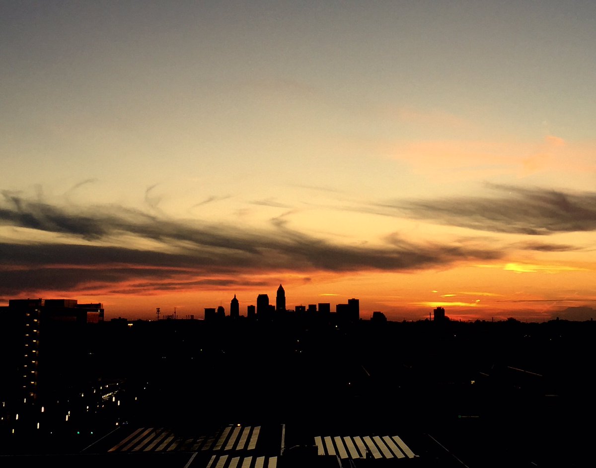 wkyc's tweet photo. That CLE skyline though. 😍 (Photo: @chanthelvelez) https://t.co/uJjoYbvIpJ