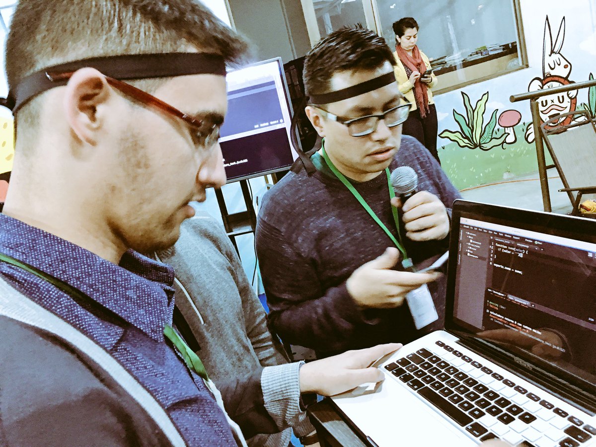 gelbermoran's tweet photo. En #CodingDojoPasto los 🖥⌨ desarrolladores de software demuestran su conocimiento 👊 primer #kata en @JavascriptIO 🏆🚀 https://t.co/F29rseIuAY