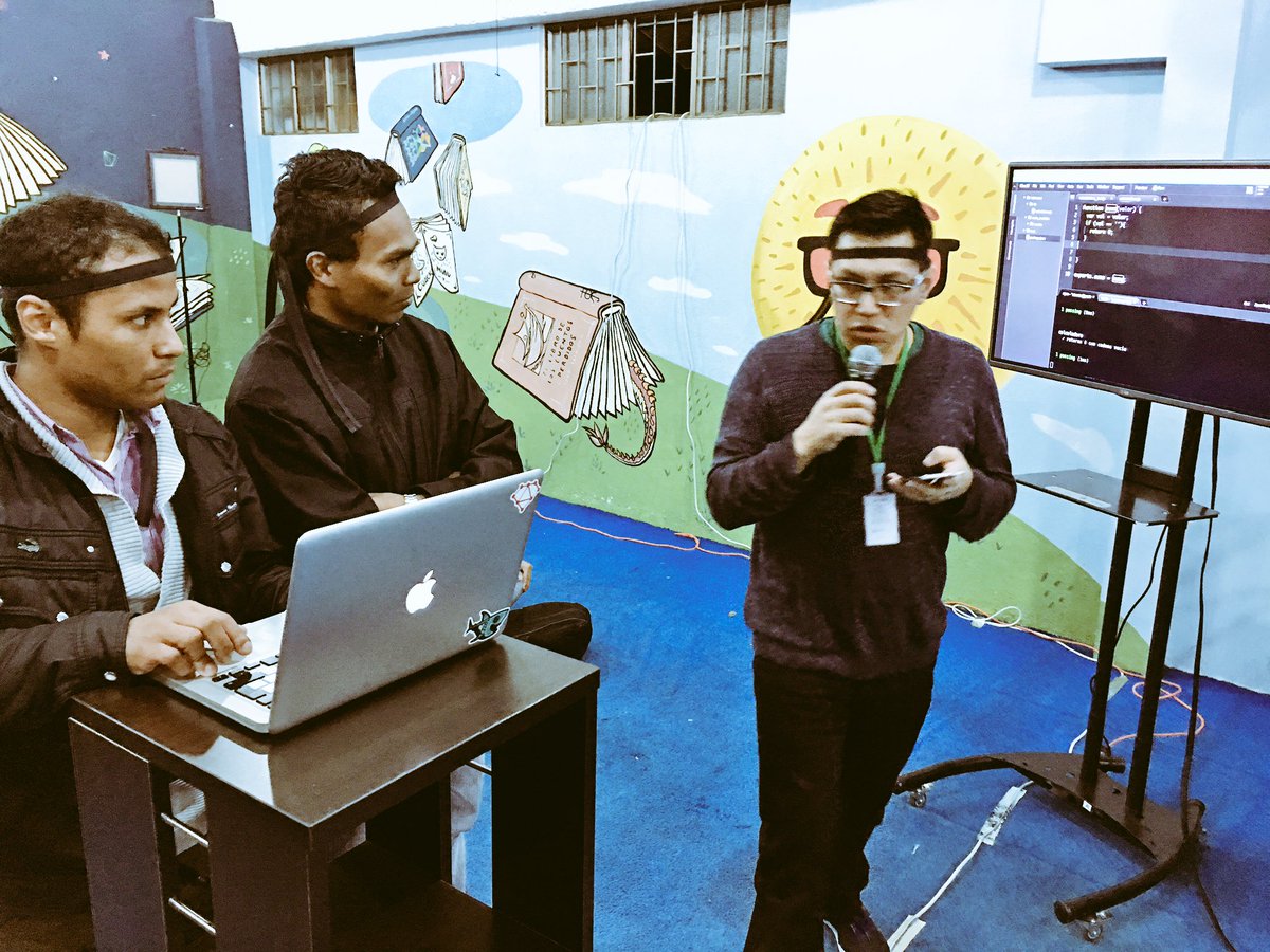 gelbermoran's tweet photo. En #CodingDojoPasto los 🖥⌨ desarrolladores de software demuestran su conocimiento 👊 primer #kata en @JavascriptIO 🏆🚀 https://t.co/F29rseIuAY