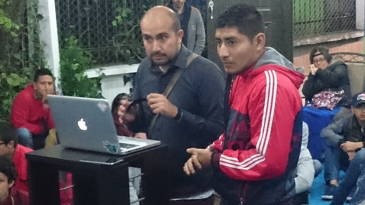ParqueSoftNar's tweet photo. El sensei @FollowCristian plantea problemas a resolver en la modalidad coding kata en #CodingDojoPasto 💻📒🖍️👍💻📒🙆🤓 https://t.co/ZL4AwG6xD1