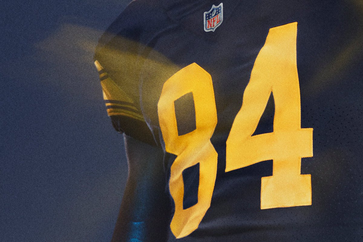 steelers's tweet photo. Nothing like making the wait until Christmas seem even longer... 😏

#ColorRush 📷 | https://t.co/WeMlLd1b4H https://t.co/87SHOwT2Jr