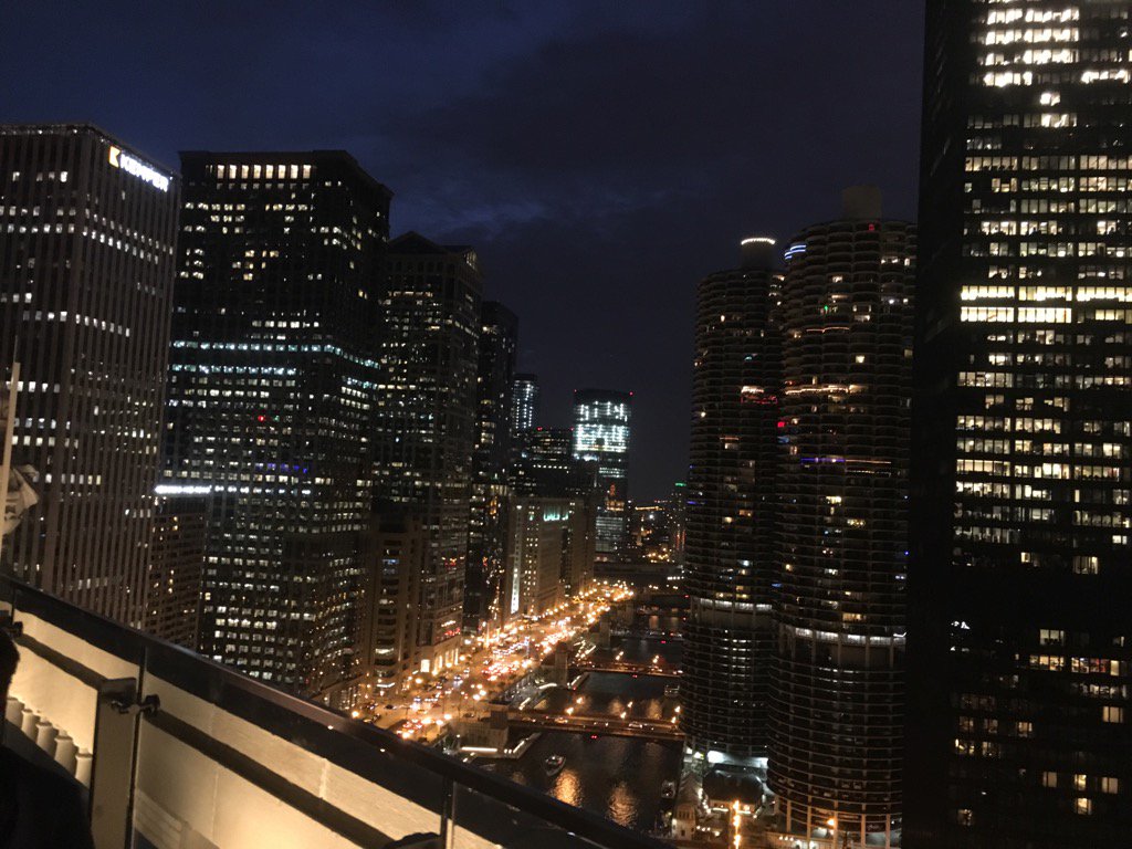 AClements212's tweet photo. @DigitalCustX #DCXUS16 #londonhousechicago #creativevirtual #cocktailhour https://t.co/Kxl9DcZwaS